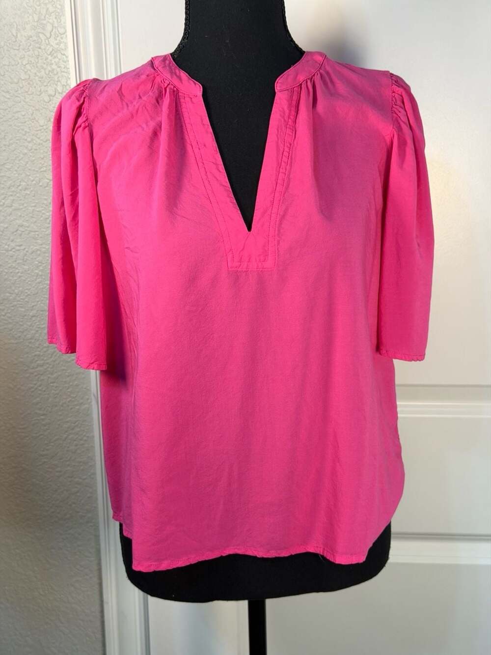 Velvet by Graham & Spencer Pink Viscose V-Neck Puff Sleeve Blouse Size XS - Picture 1 of 6